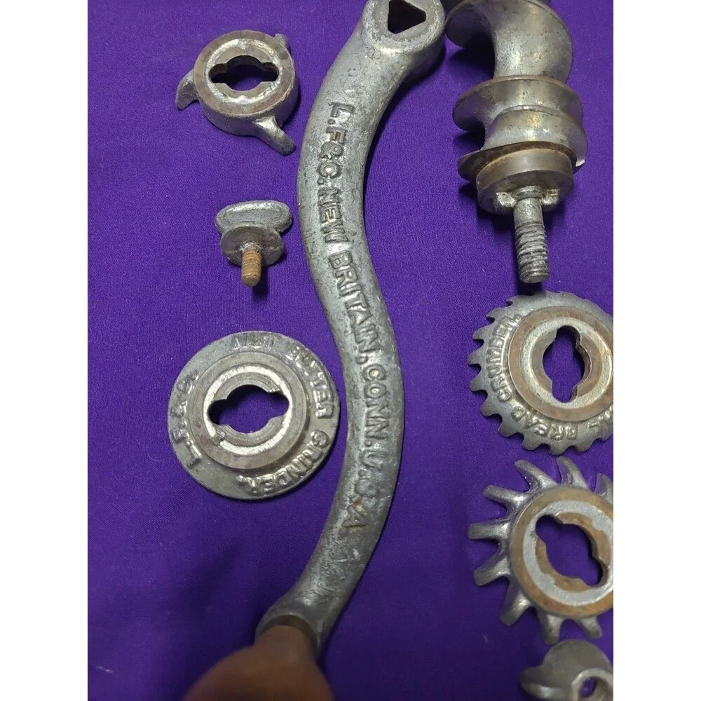 Universal No. 1 Vintage Meat Grinder Cast Iron Made in USA With Table Mount